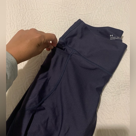 Under Armour Compression leggings size L. Tempered steel color. Has pocket! - Picture 5 of 6